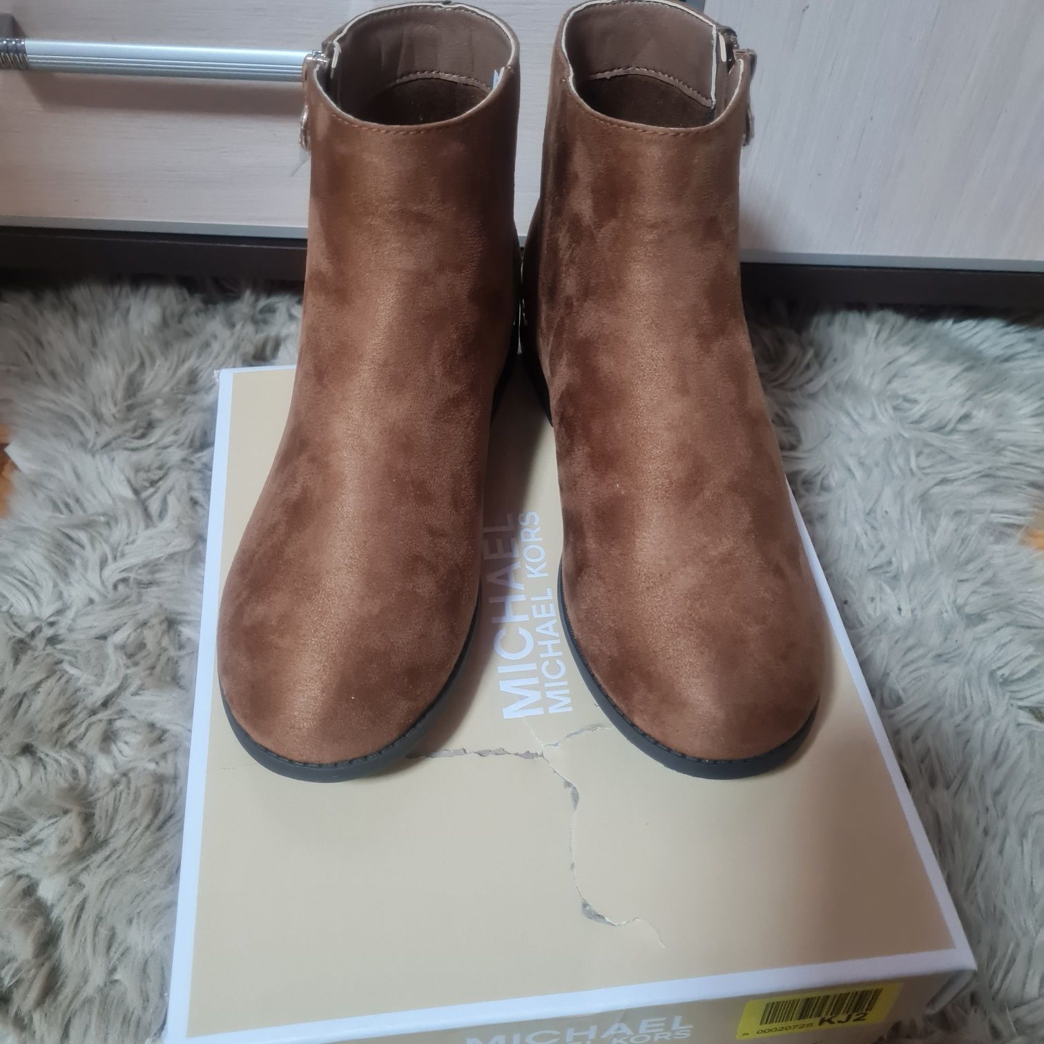 Michael Kors botki brązowe emma Beth r. 37 caramel ze złotym napisem n