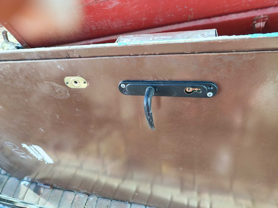 Продам металеві вхідні двері