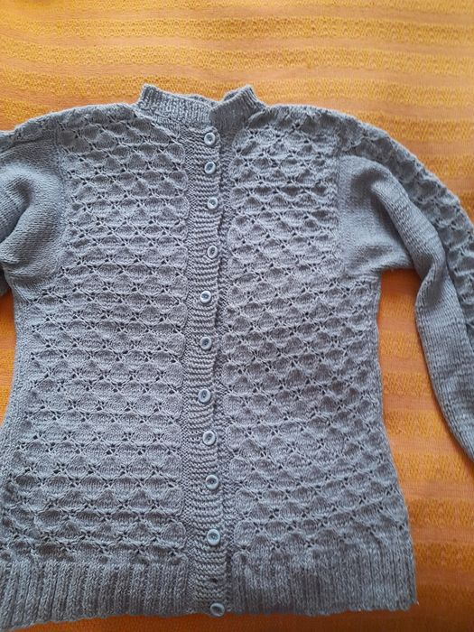 Sweterek  wełniany ręcznie robiony