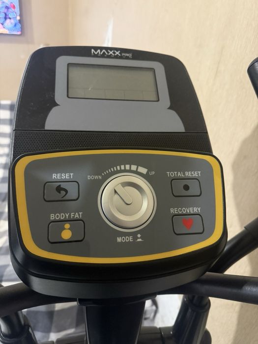 Орбітрек тренажер MaxxPro E7.