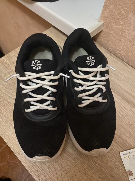 Бігові кросівки найк в хорошому стані є пару нюансів