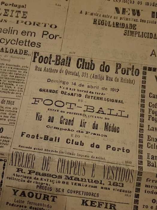 Conjunto de jornais antigos da Região do Porto