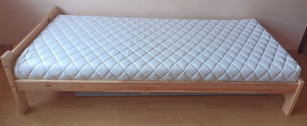 Materac Jysk 90x 200 Plus F95 Dreamzone + łóżko sosnowe 90 x 200