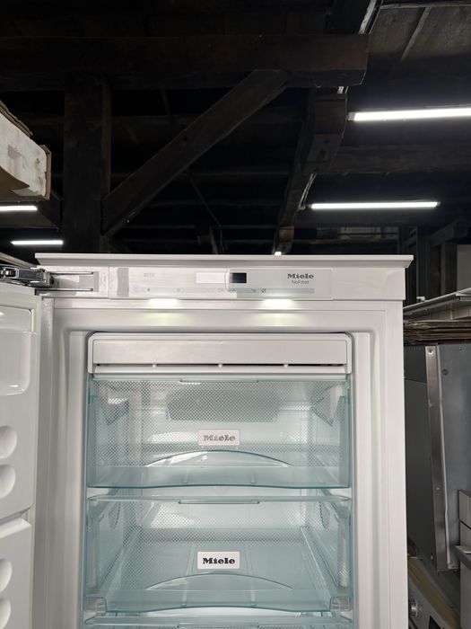 Морозильна камера Miele FNS 37402 i — вбудована, No Frost, Німеччина
