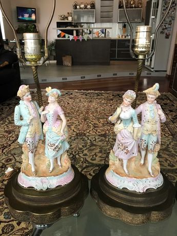 Две антикварные бронзовые лампы с фарфоровыми статуэтками