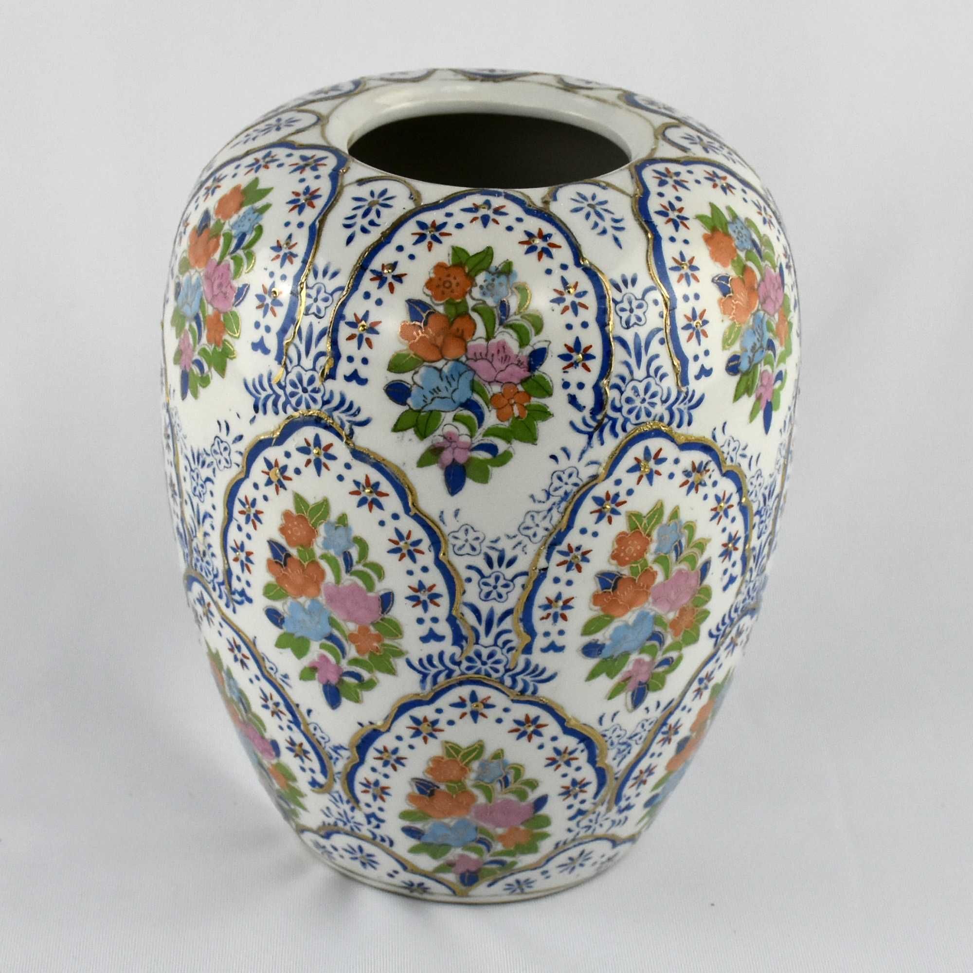 Pote Ginjas com tampa porcelana China, dec. floral e relevo circa 1970