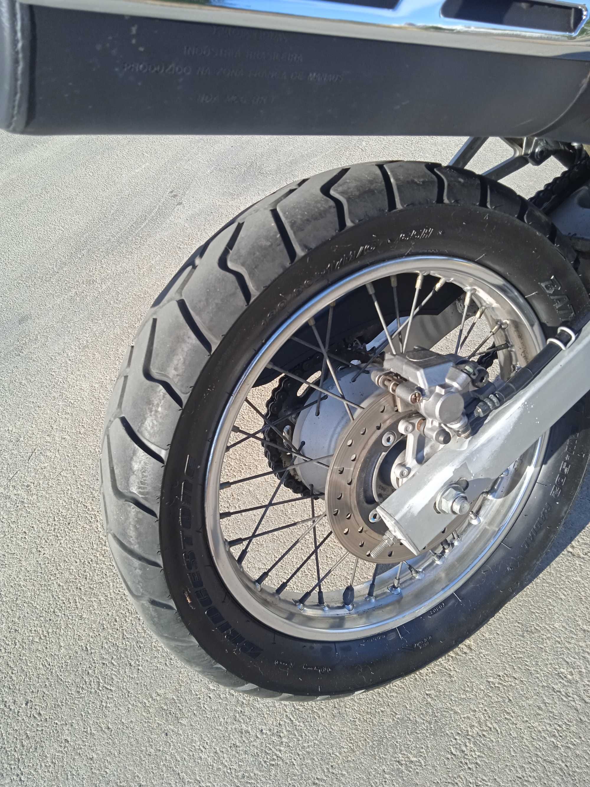 Honda Nx 400 bem estimada