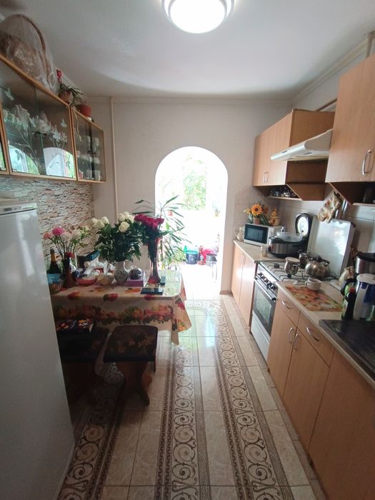 Простора 3-кімнатна в утепленому будинку, 2 поверх, серединка