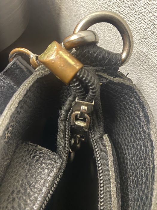 Жіноча чорна шкіряна сумка