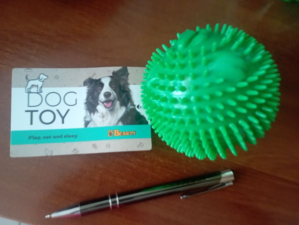 Piłka piszcząca z kolcami dla psa,śr.9 cm