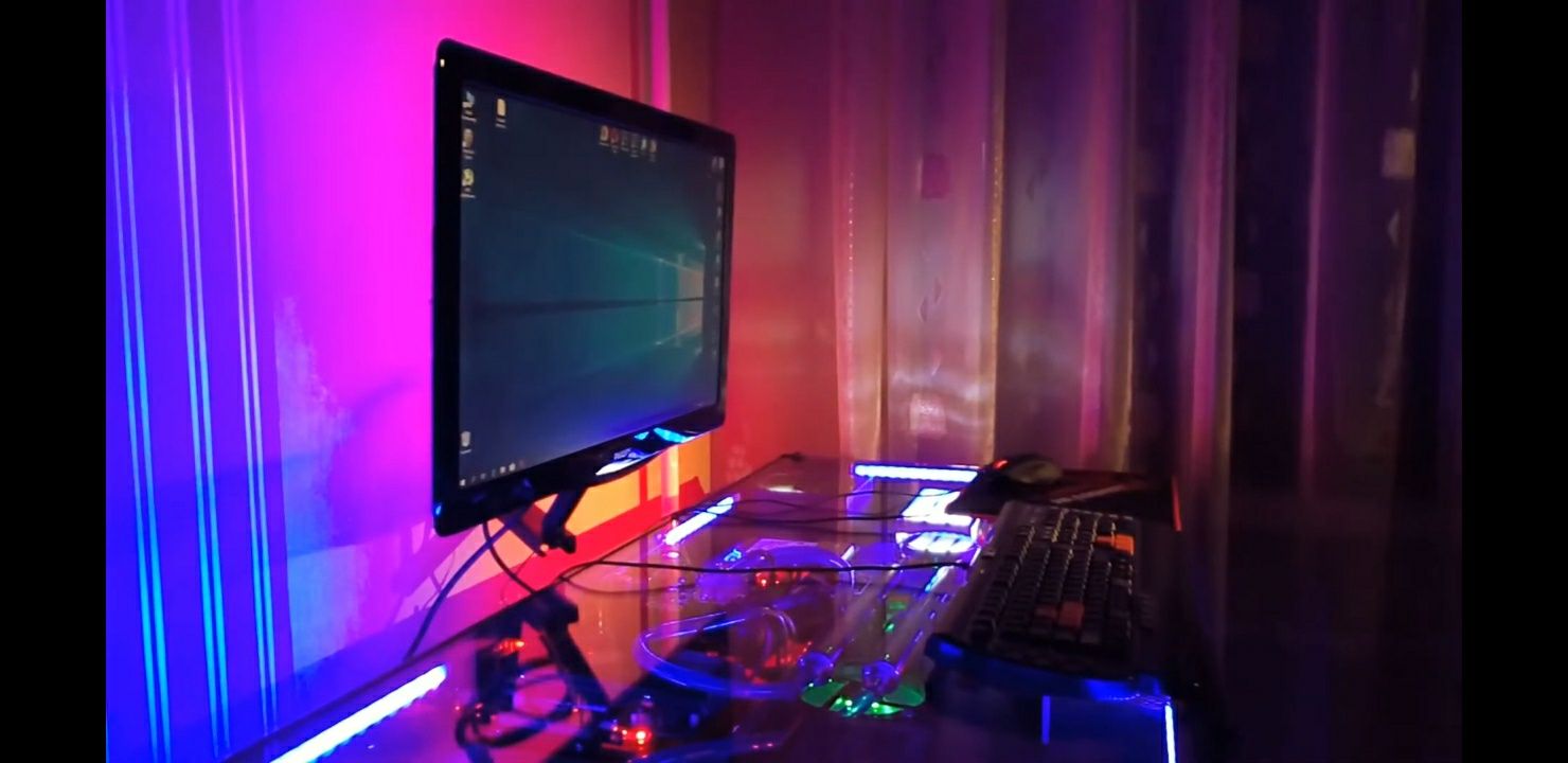 Стационарный компьютер с водяным охлождением под стеклом