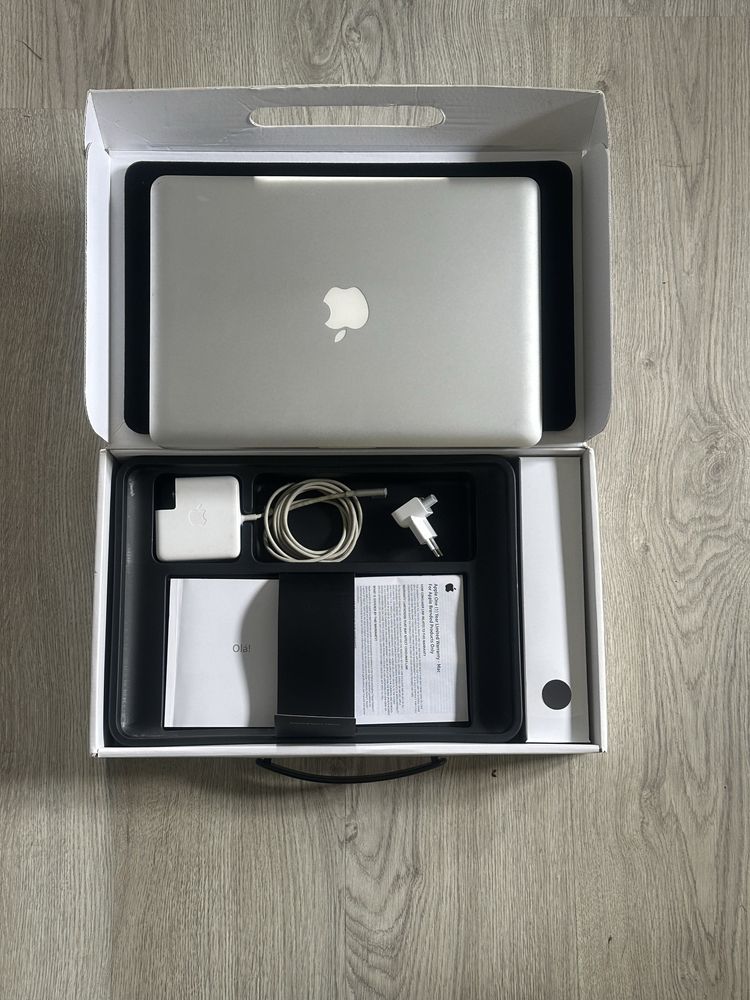 MacBook Pro 13.3” i7  750GB