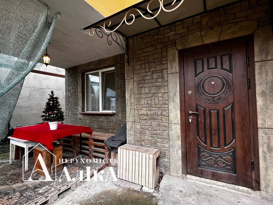 В продажі частина будинку