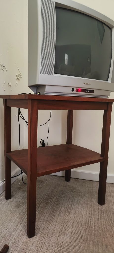 Mesa televisão em madeira de mogno