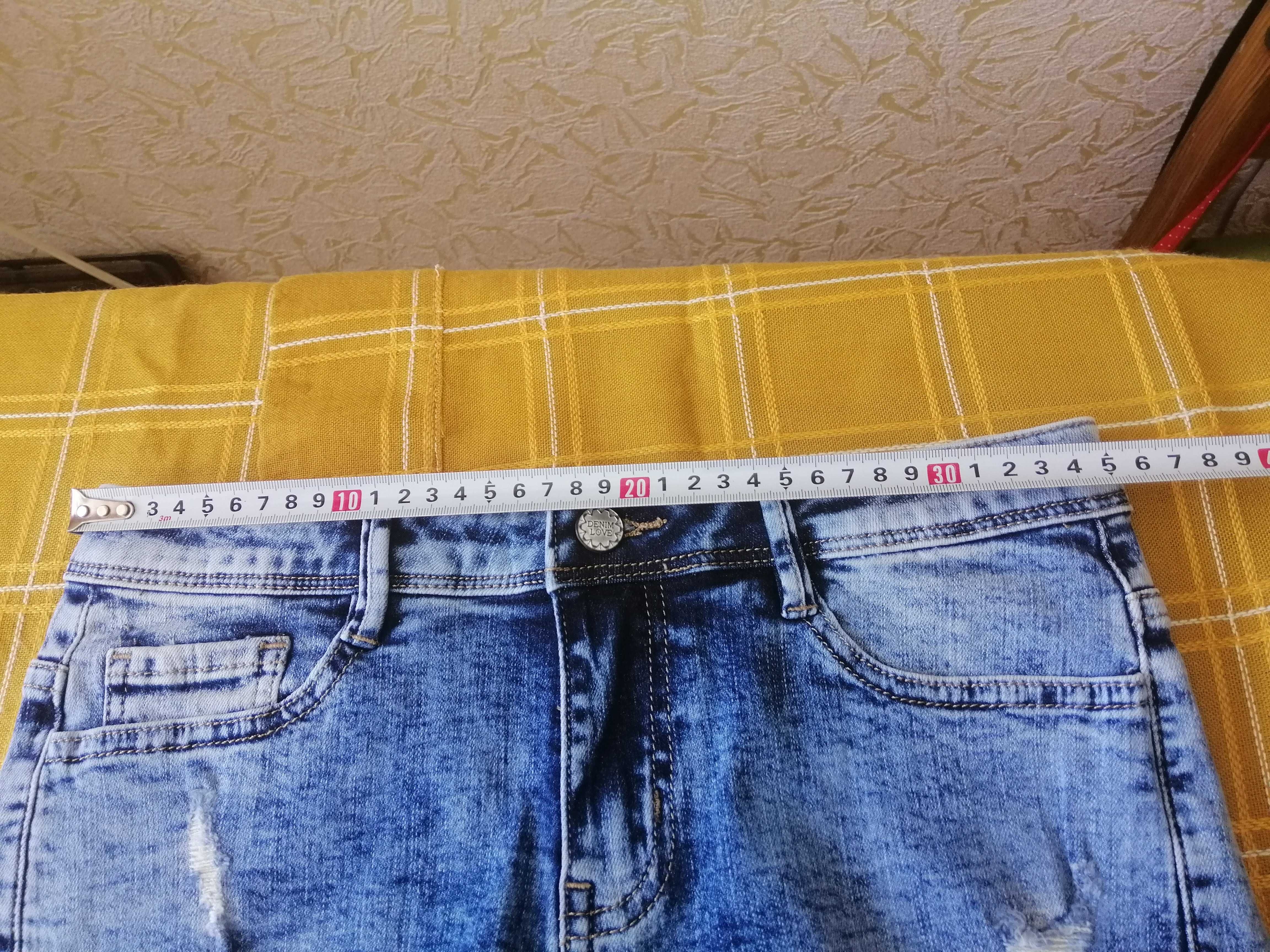 Новые джинсовые шорты для девочки,размер 36.