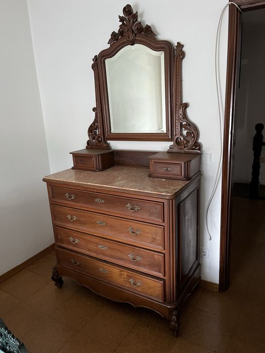 Comoda antiga - com espelho