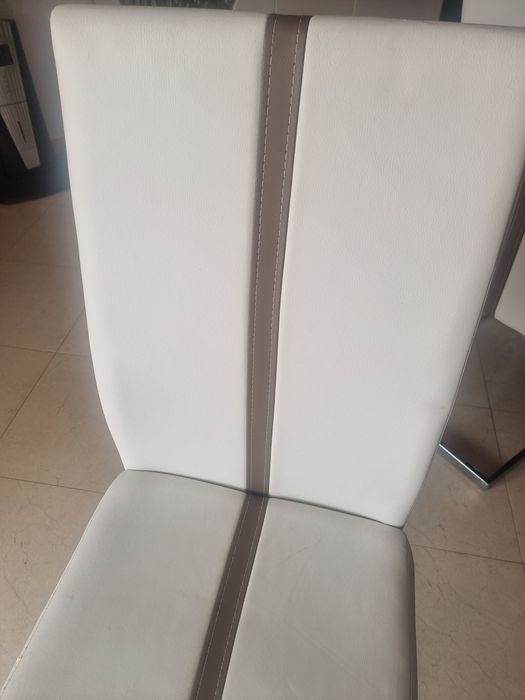 Cadeiras brancas para mesa sala