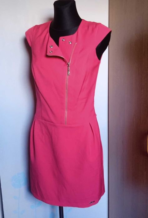 Marconi ładnie uszyta czerwona sukienka r. 36/38