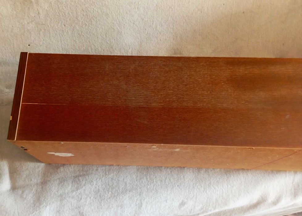 Стекло, книжные полки, зеркало