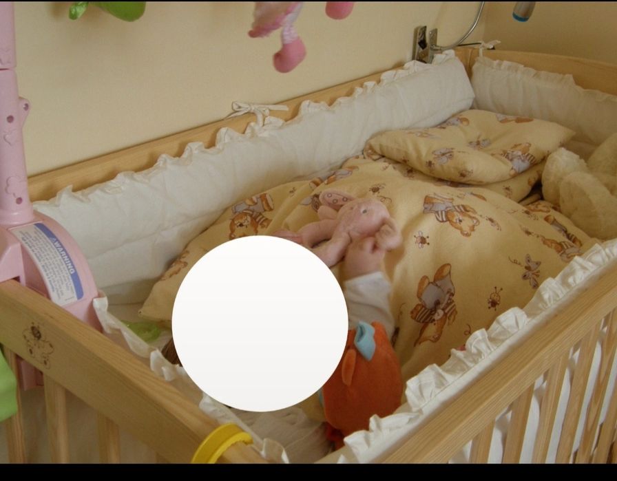 Łóżeczko dziecięce, kołderka, kocyki