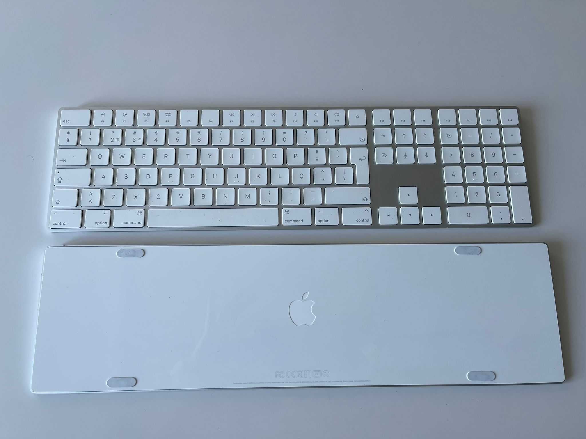 Apple Magic Keyboard com Teclado Numérico - Português