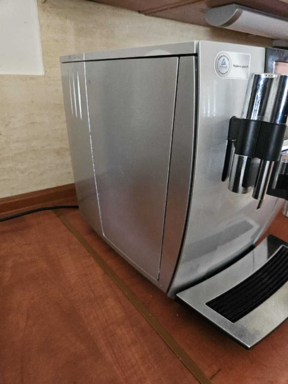 Ekspres ciśnieniowy automatyczny Jura J9.3 One Touch TFT