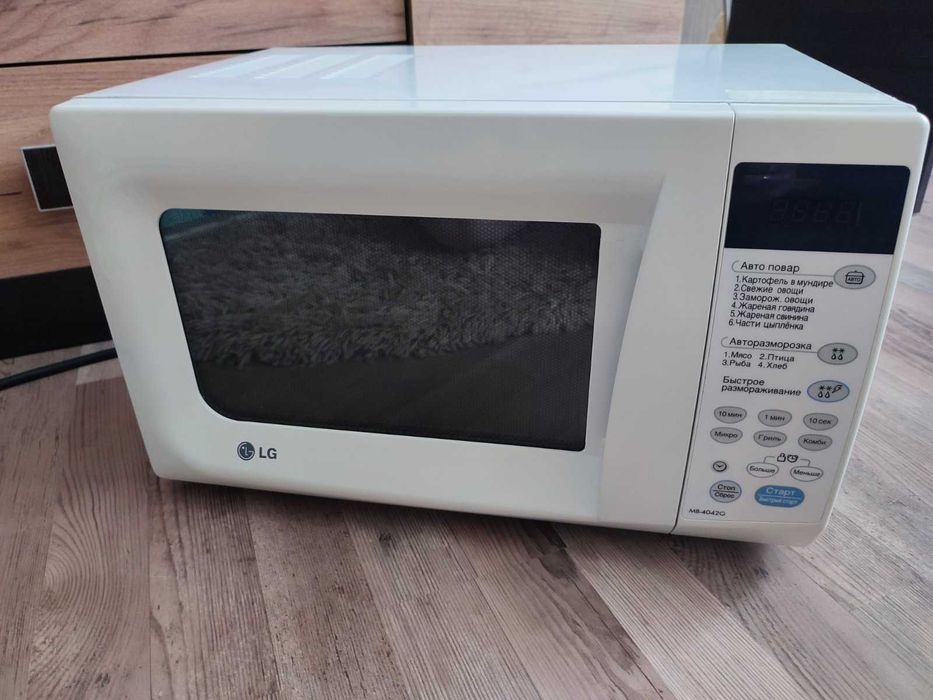 Мікрохвильова піч LG LG MB4042G