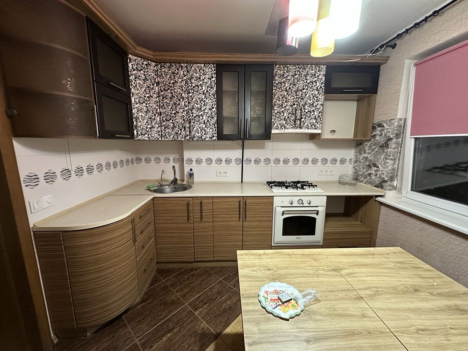 Кухонний гарнітур кутовий. З вбудованною технікою або без неї