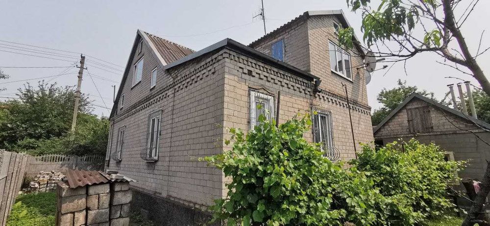 Продається двоповерховий будинок біля ЖД вокзалу