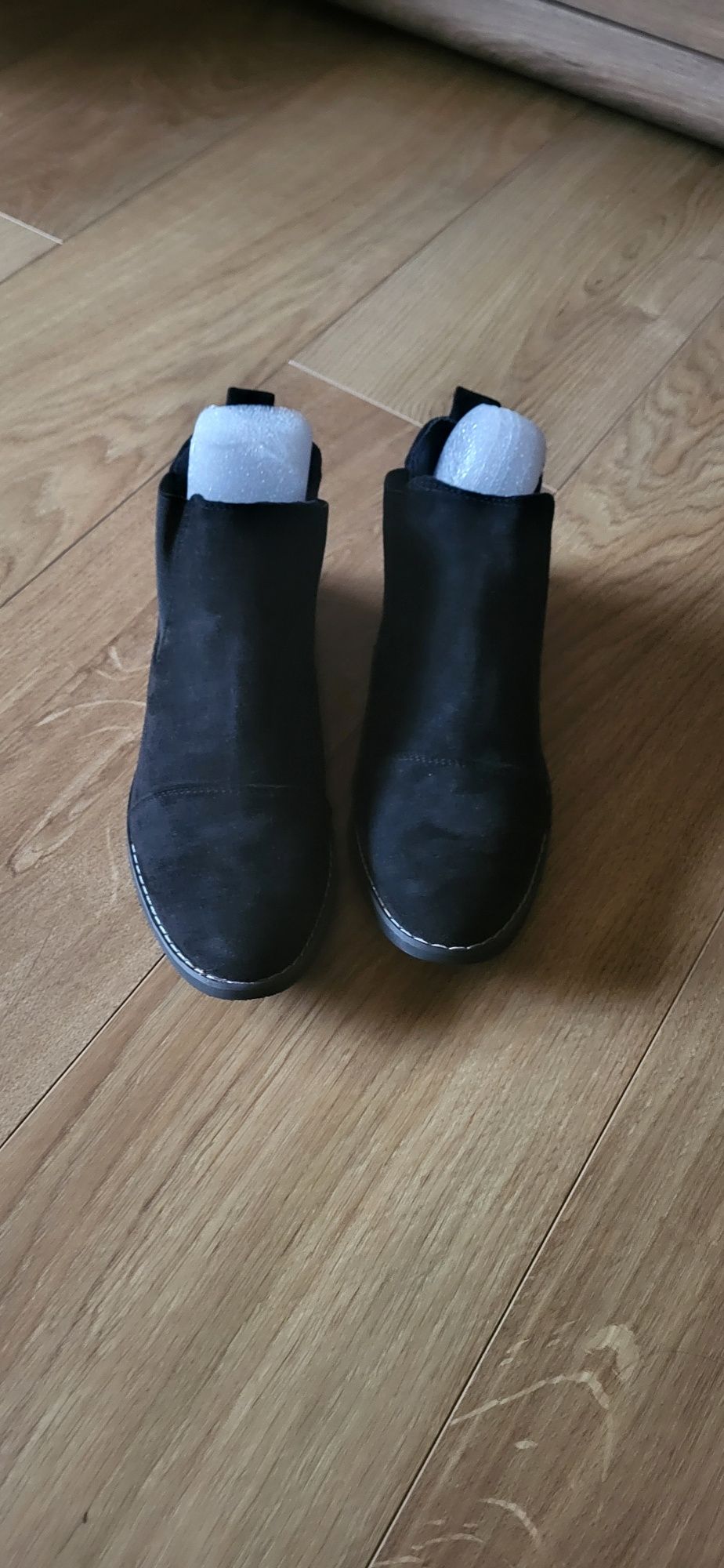 Buty zamszowe męskie.