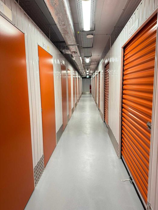 Duże magazyny, schowki 10–30m² do wynajęcia–monitoring i winda STOKADO