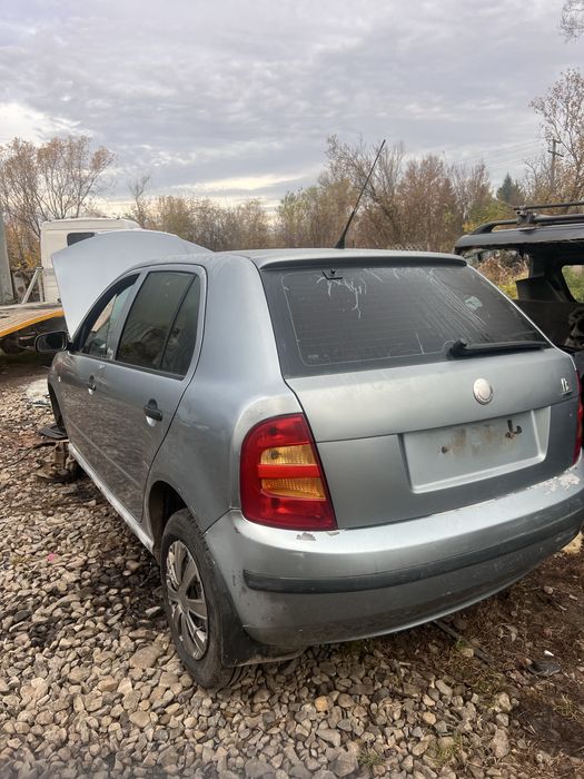 Skoda fabia запчастини шрот 1.2 1.4 двигун кпп двері скло егур капот