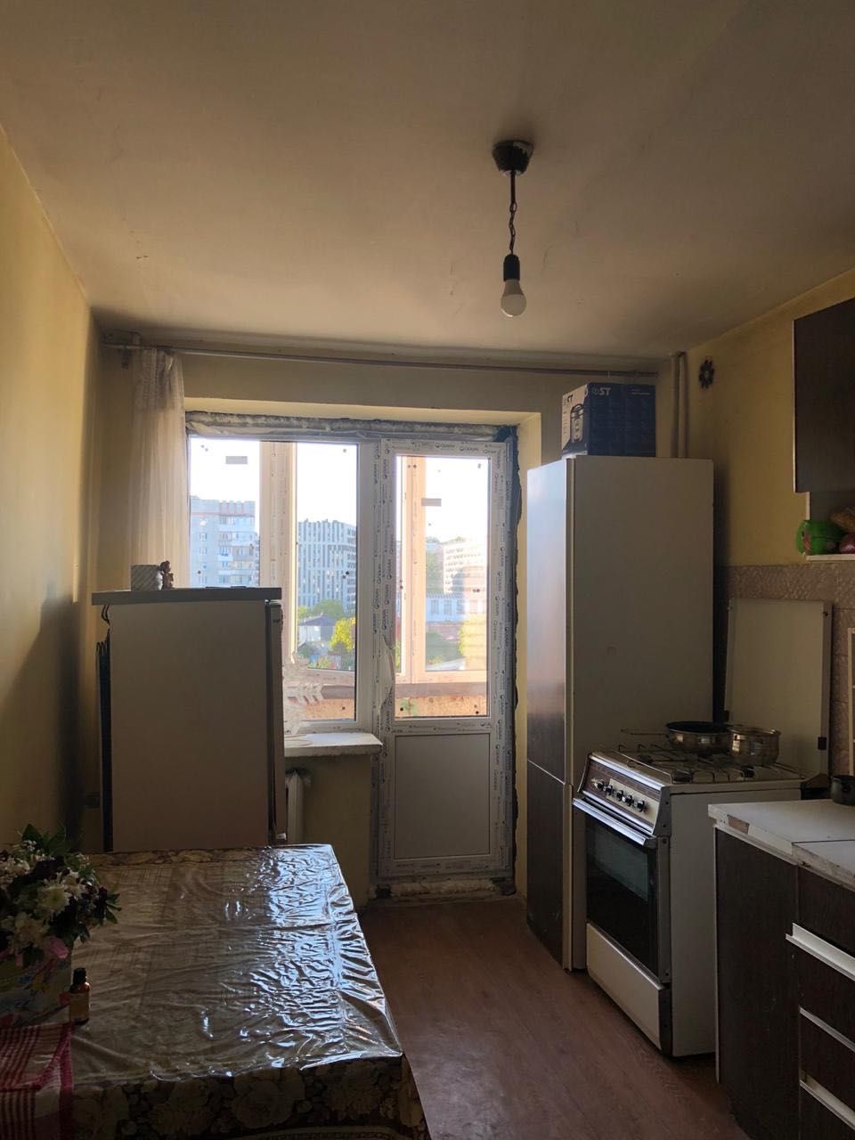 Здається окрема кімната 11 м.кв. в 4-кім. квартирі, близько центру.