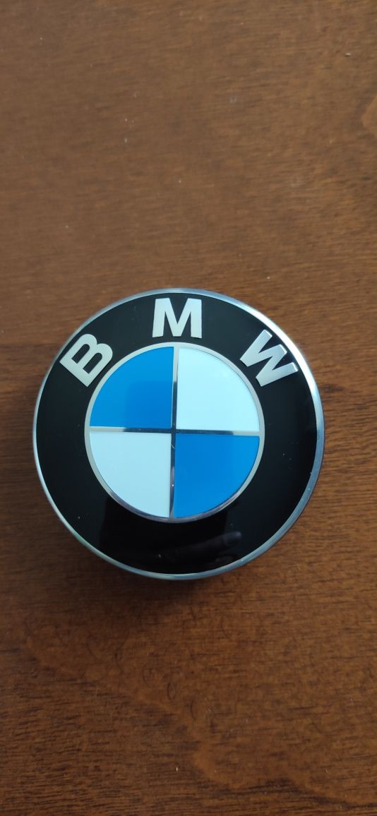 Símbolo da marca BMW para viatura