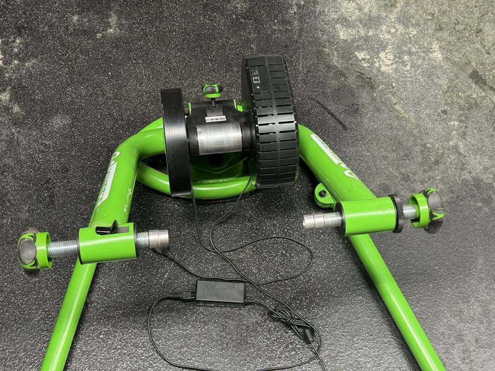 Trenażer Kinetic Rock and Roll plus Smart Control Power Unit