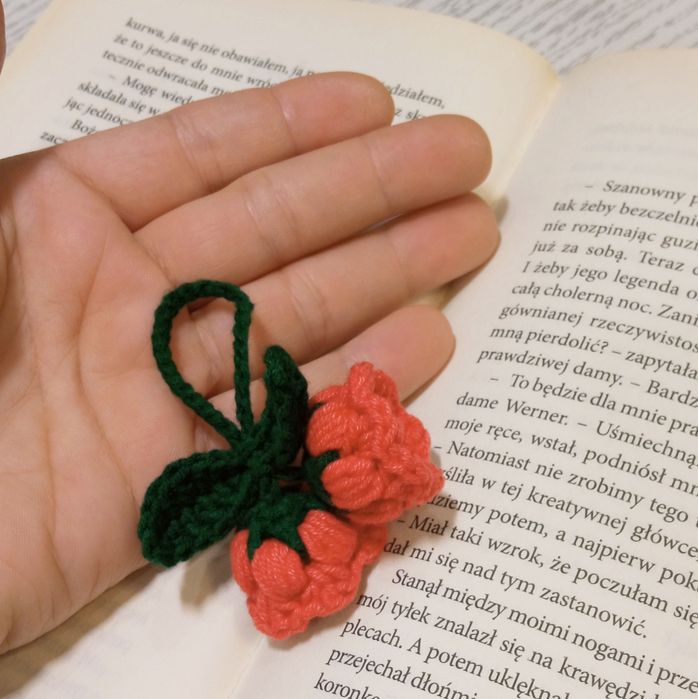 Konwalijki wykonane na szydełku, brelok
