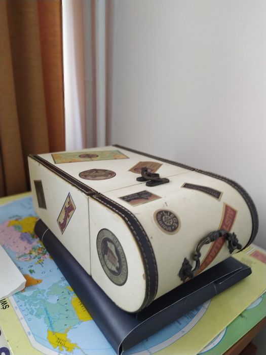 Skrzynka vintage retro na wino