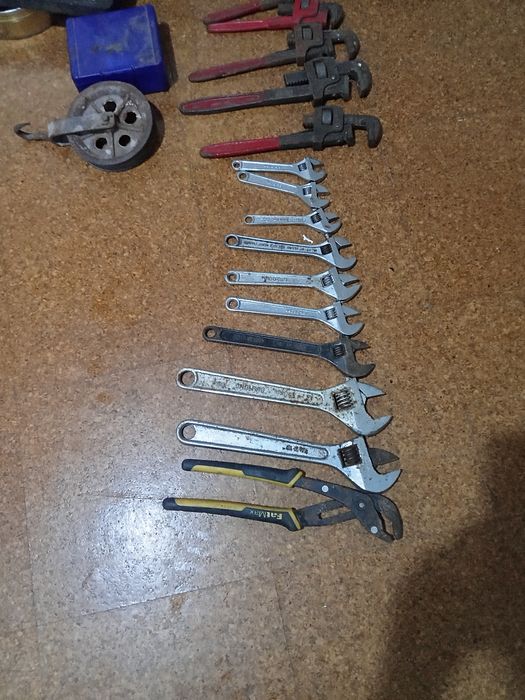 Chave inglesa  e de grifes