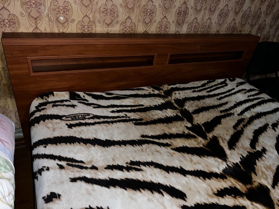 Продається двохспальне ліжко