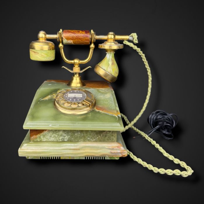Telefon tarczowy stacjonarny z onyksu i metalu vintage b5/100210