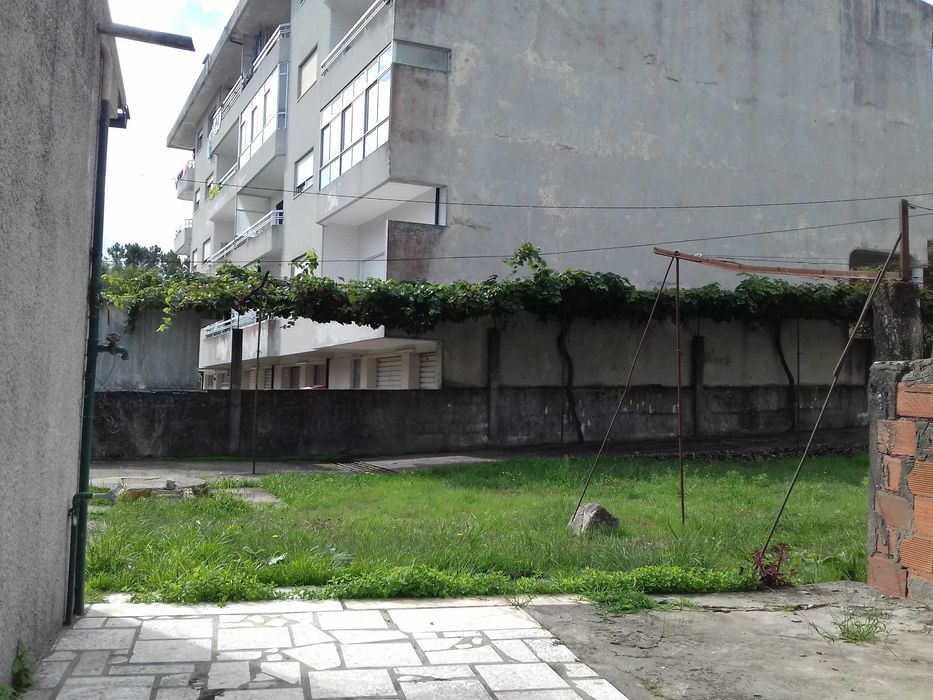 Vendo terreno (592 m2)