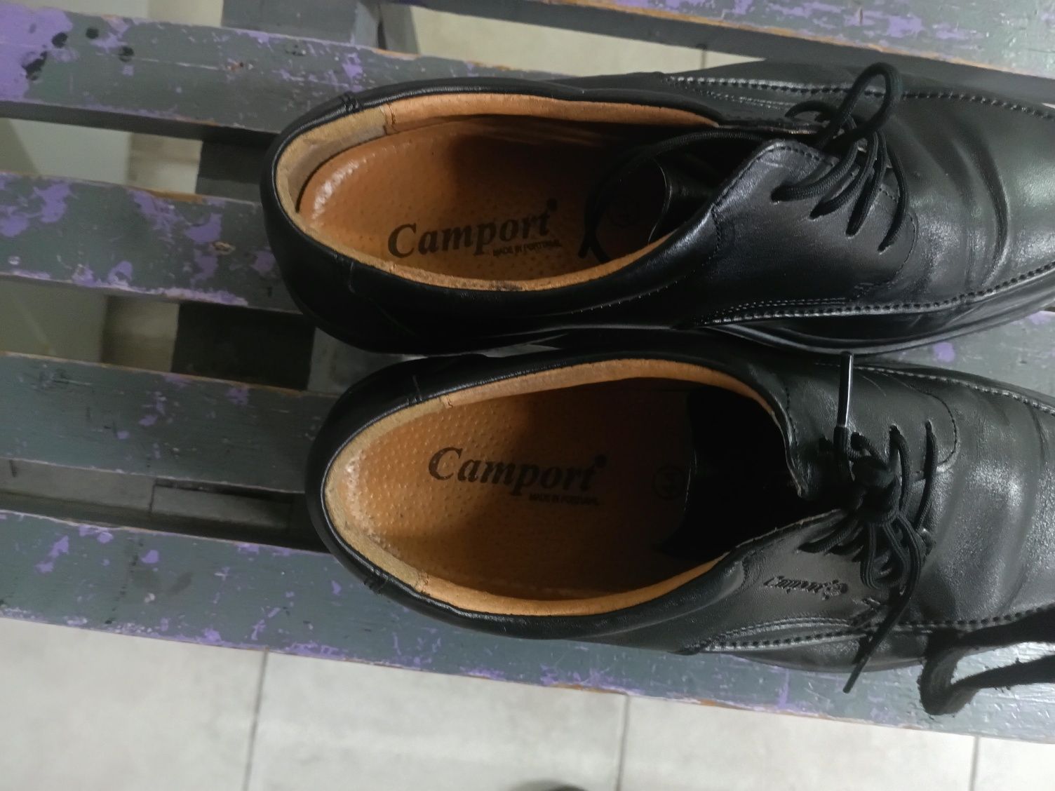 Sapatos pretos camport