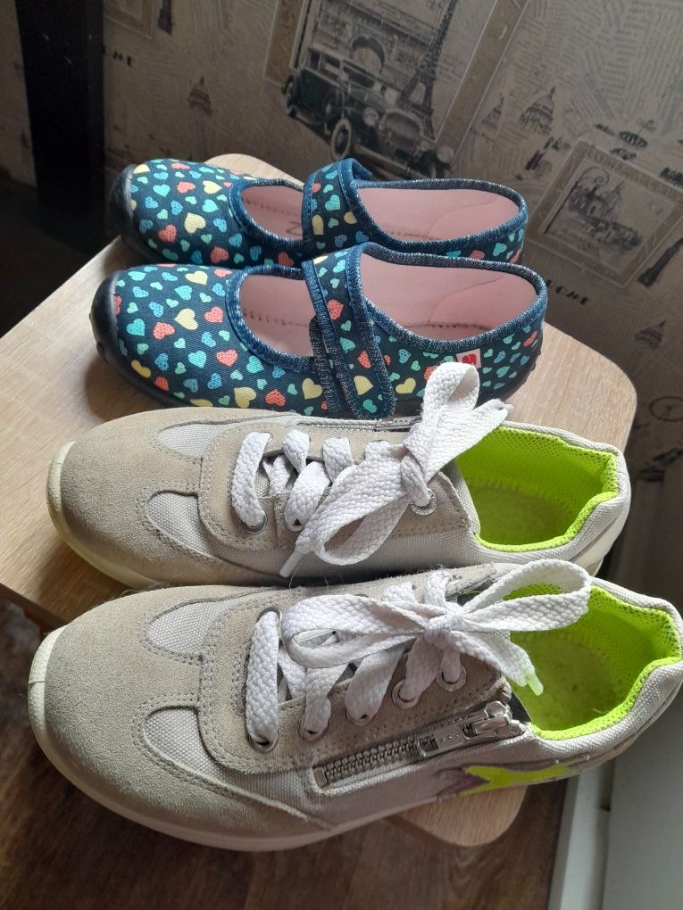 Дитяче взуття ( кросівки та мокасини)