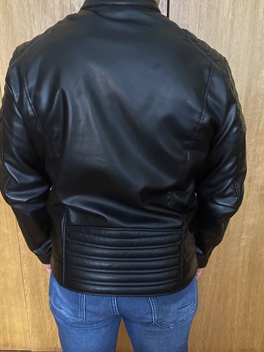 Casaco preto pull & bear