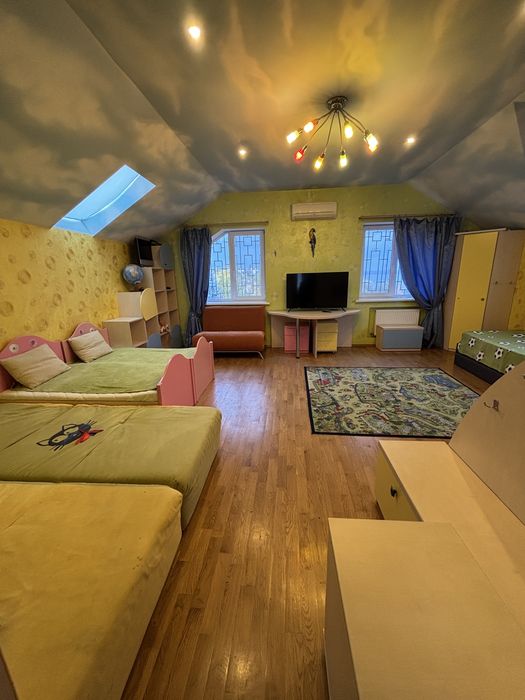 Сдам 3-этажный дом на берегу Днепра