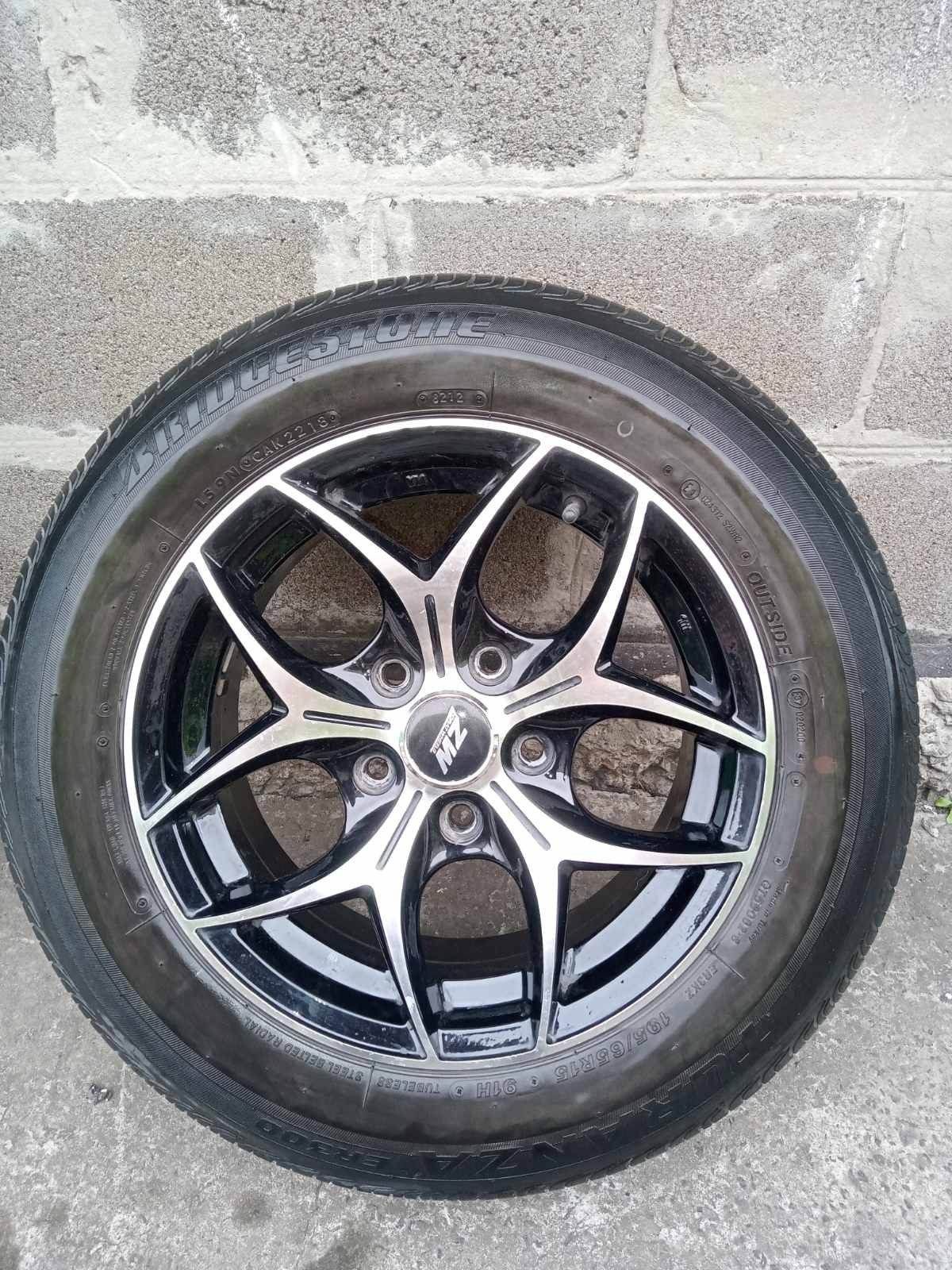 Продам летнюю резину с дисками Bridgestone 195/65r15