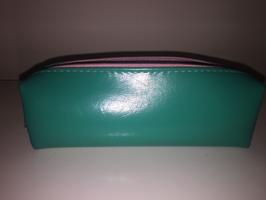 Estojo dos BTS verde água