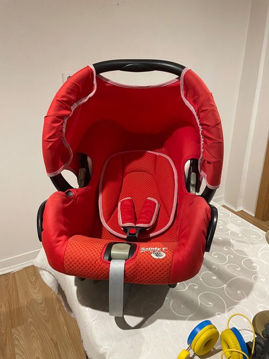 Carrinho de bebé dobrável e ovo