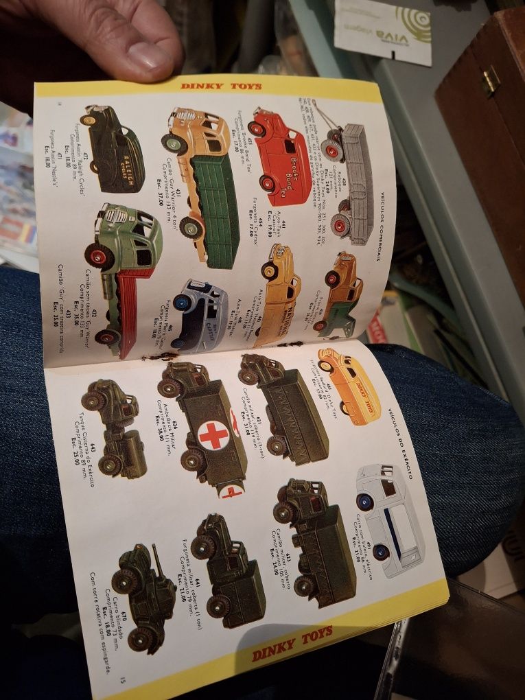 Catálogo Dinky toys português 1958