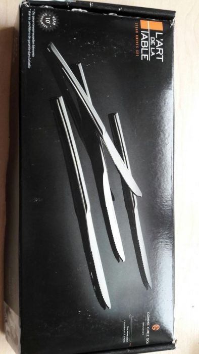 Bardzo piekny komplet 4 noży do stekow Comme Chez Soi